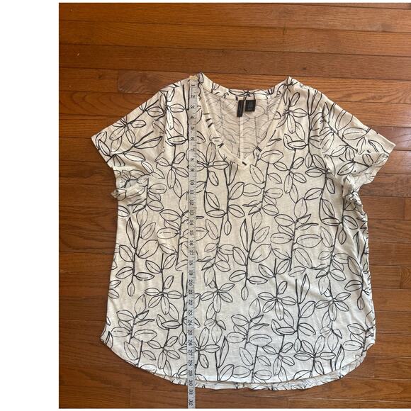 Cynthia Rowley 2X White and Black Floral 100% Cotton V Neck T shirt - Picture 2 of 8